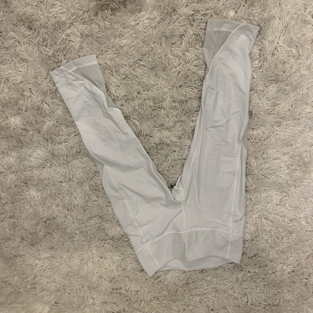 White Lululemon crop leggings